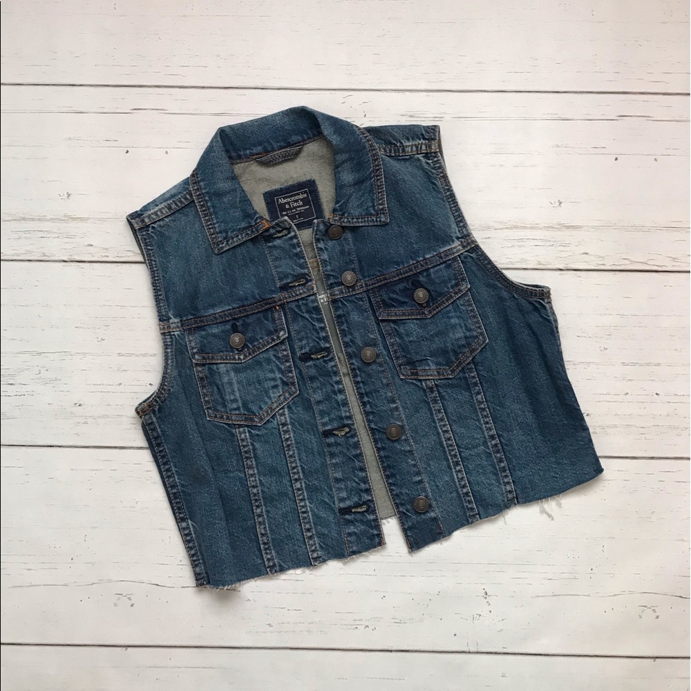 Abercrombie & Fitch Cropped Denim Vest
